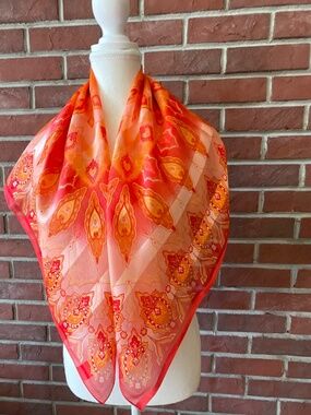 Oscar de la Renta Silk Paisley Signed Logo Scarf 34”x34” NEW